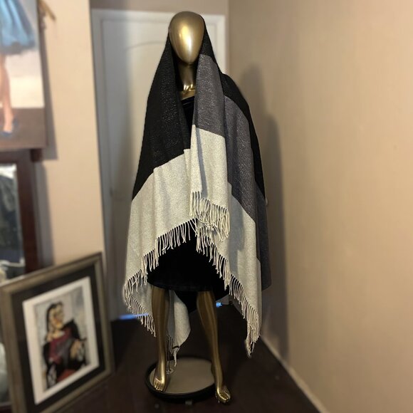 SACKCLOTH & ASHES 59"x70" Italian-Made Essentials Blanket Throw - Picture 10 of 13